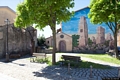 Villanova Tulo-Sul retro del Monumento il murale di  Pinuccio Sciola che rappresenta una 'Finta architettura con macerie'