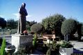 Zerfaliu-La statua al centro della piazza San Pio